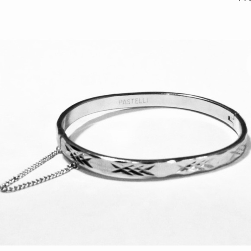 VINTAGE PASTELLI DIAMOND CUT HINGED BRACELET